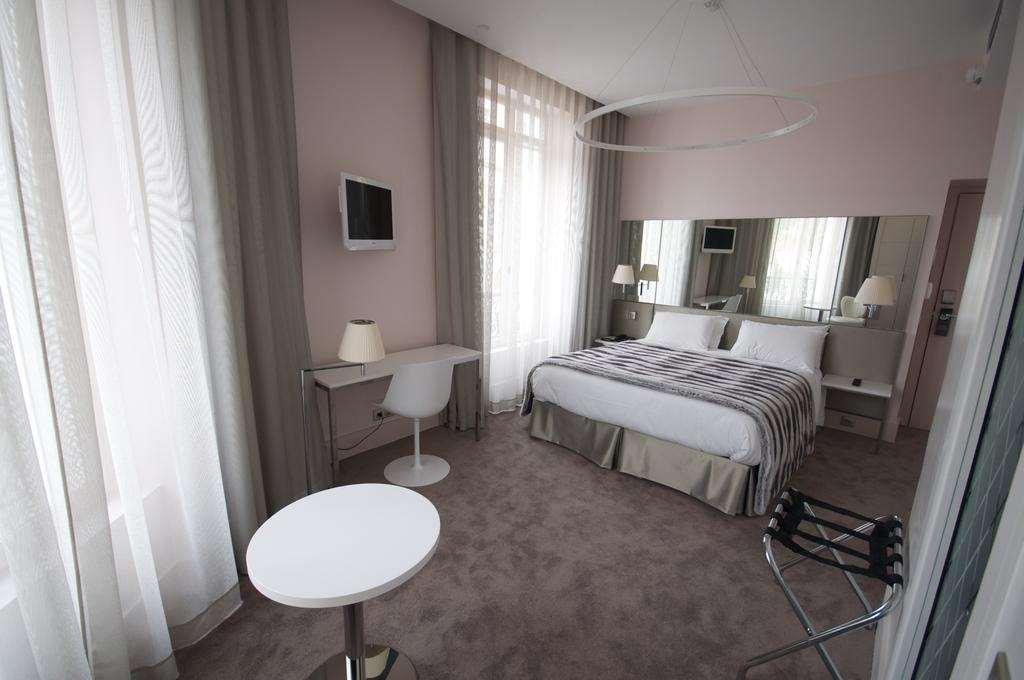 Hotel Le César 4*