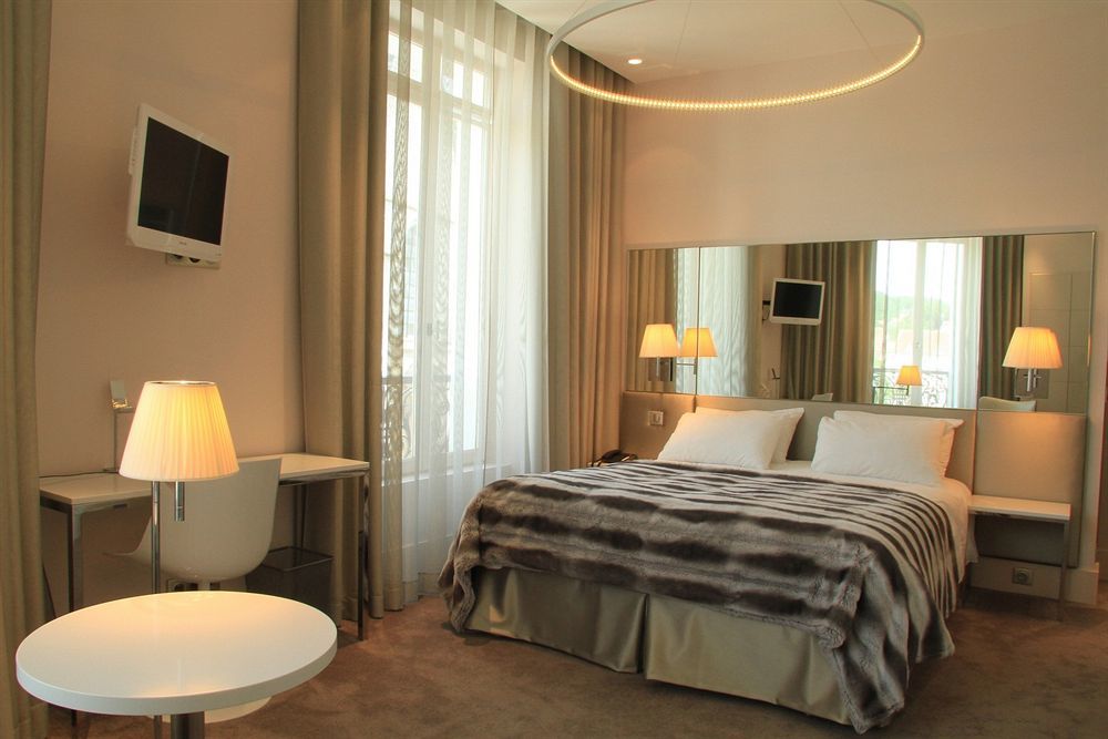 Le César 4*